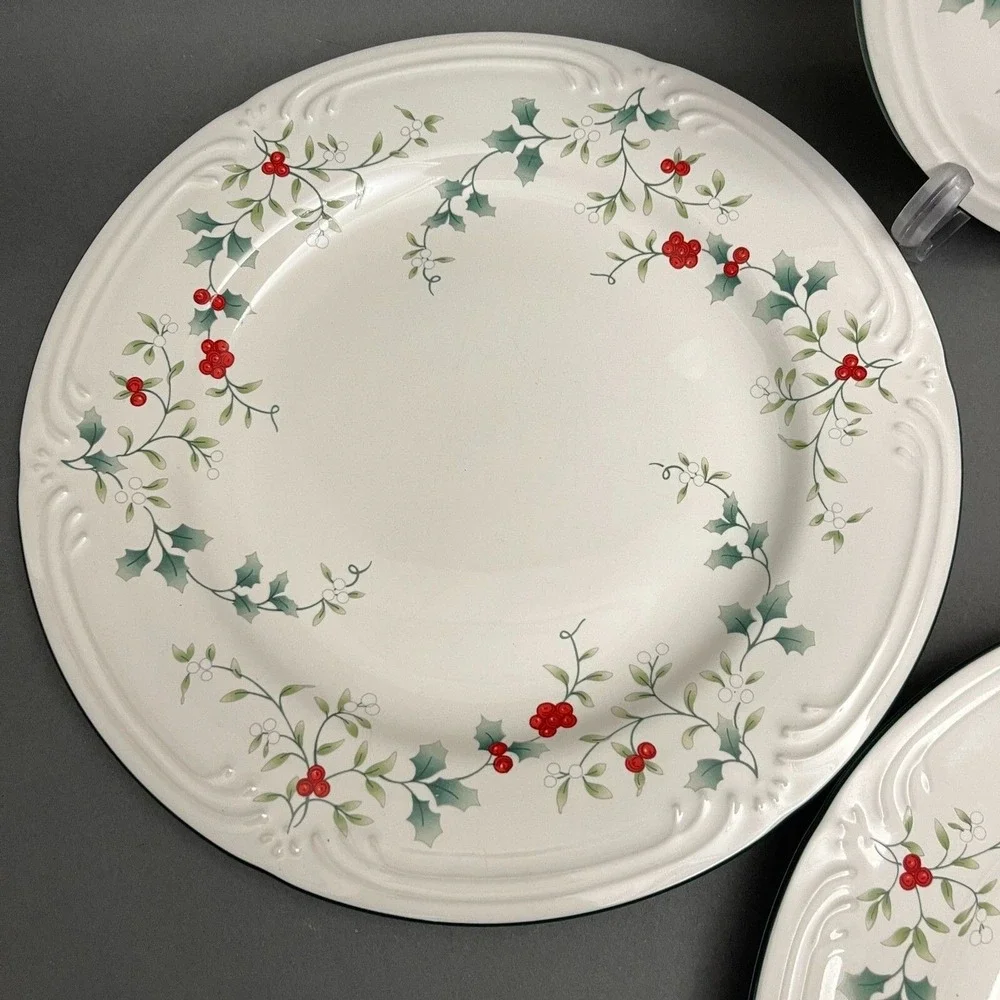 Pfaltzgraff Winterberry‎ Dinner Plates White Red Green 10 3/8